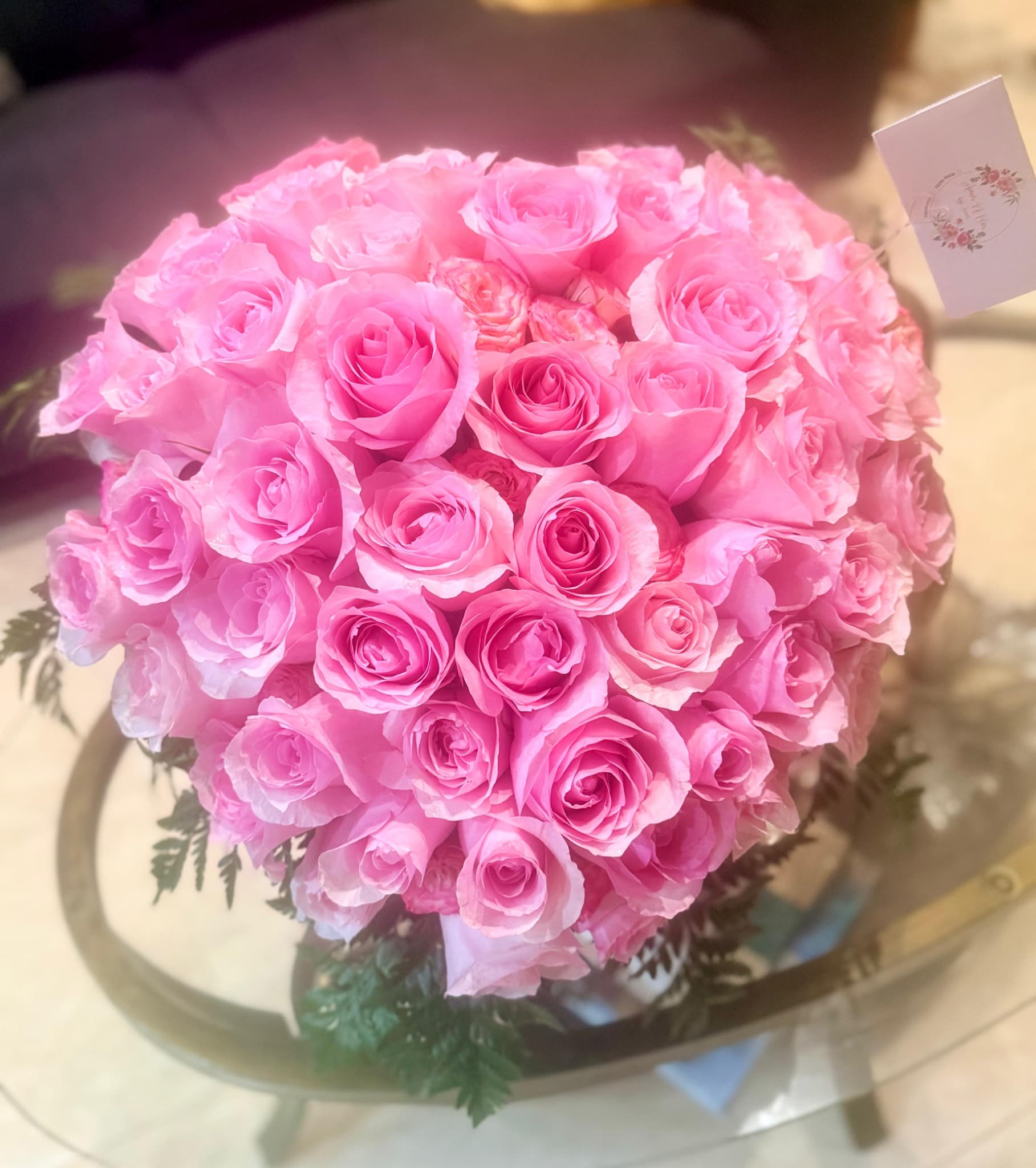 Arreglo de rosas rosadas premium de AMORNFLOR